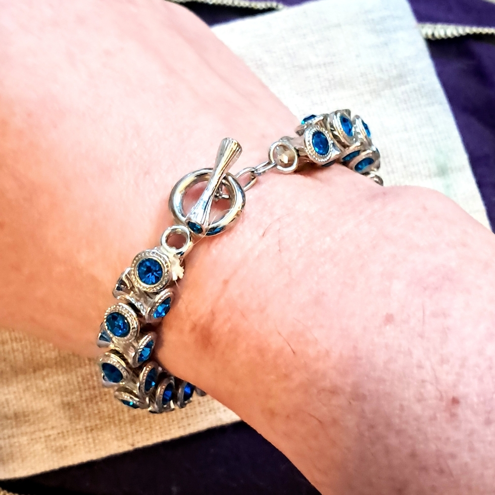 🌇HOLD for CG.🌇NWOT Stainless Steel Blue Stone Beaded Stretch Toggle Bracelet - Picture 8 of 8